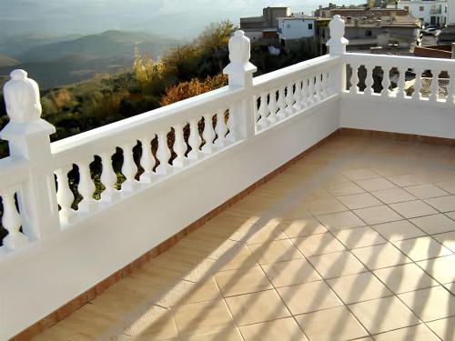 Idyllic House in Yegen with Mountain View — 4-Star Luxury Hotel in Berja, Spain