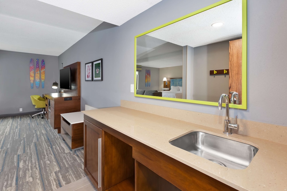 Hampton Inn Traverse City - photo 27
