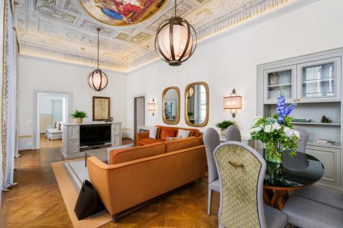 Barone Achille La Dimora degli Affreschi Florence — 4-Star Luxury Hotel in Florence, Italy