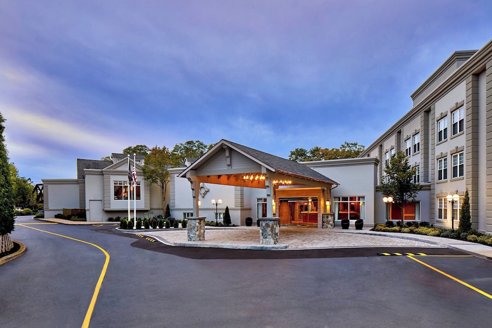 The Del Monte Lodge Renaissance Rochester Hotel & Spa — 4-Star Luxury Hotel in Pittsford, United States