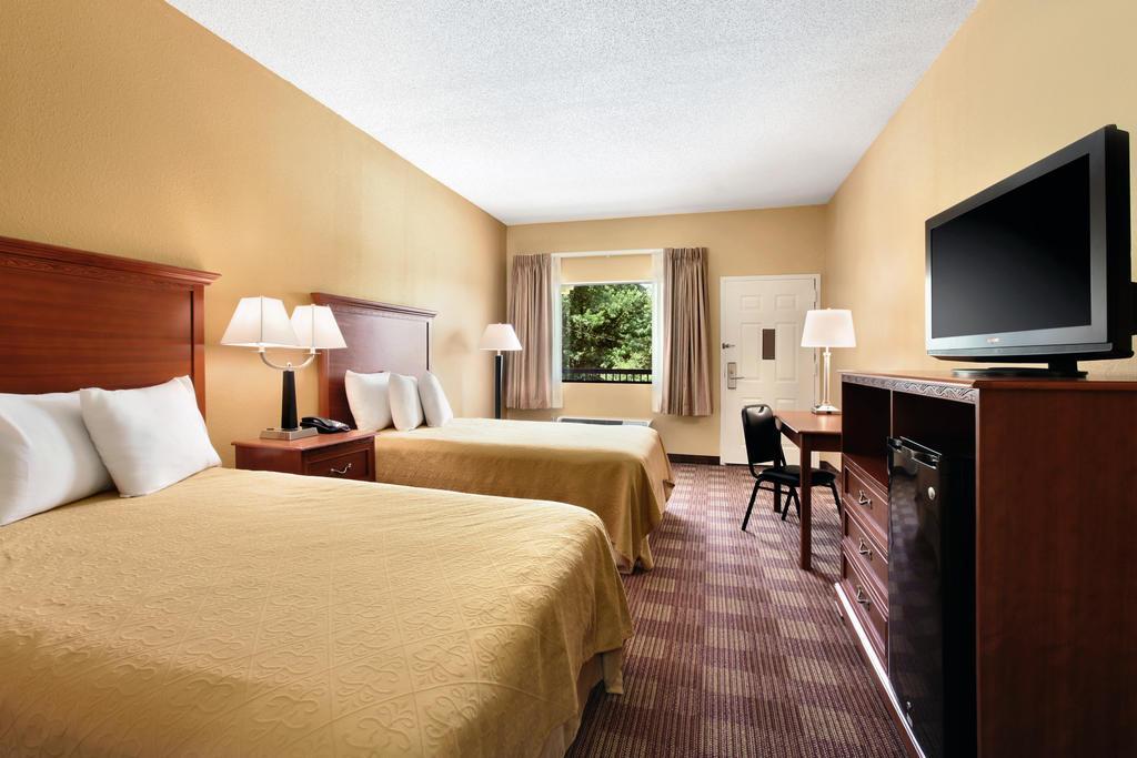 Americas Best Value Inn Memphis I 240 - photo 8