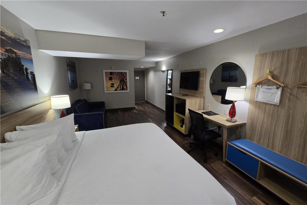 Days Inn & Suites by Wyndham Tampa Raymond James Stadium - photo 52