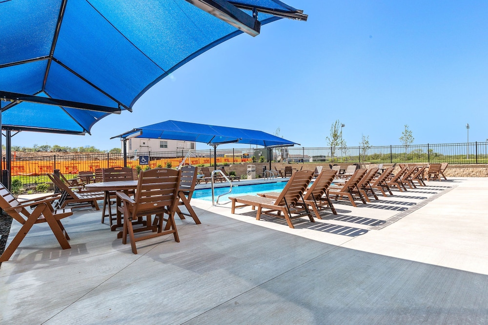 Holiday Inn Exp Parkville - photo 55