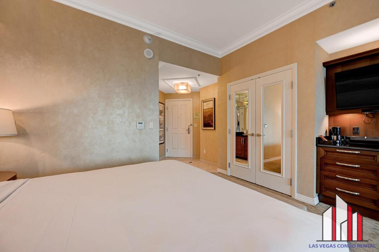 MGM Signature 29 617 Penthouse Studio F1 w Balcony