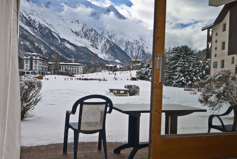 Front Ski Slope Chamonix Apartment — 5-Star Luxury Hotel in Chamonix-Mont-Blanc, France