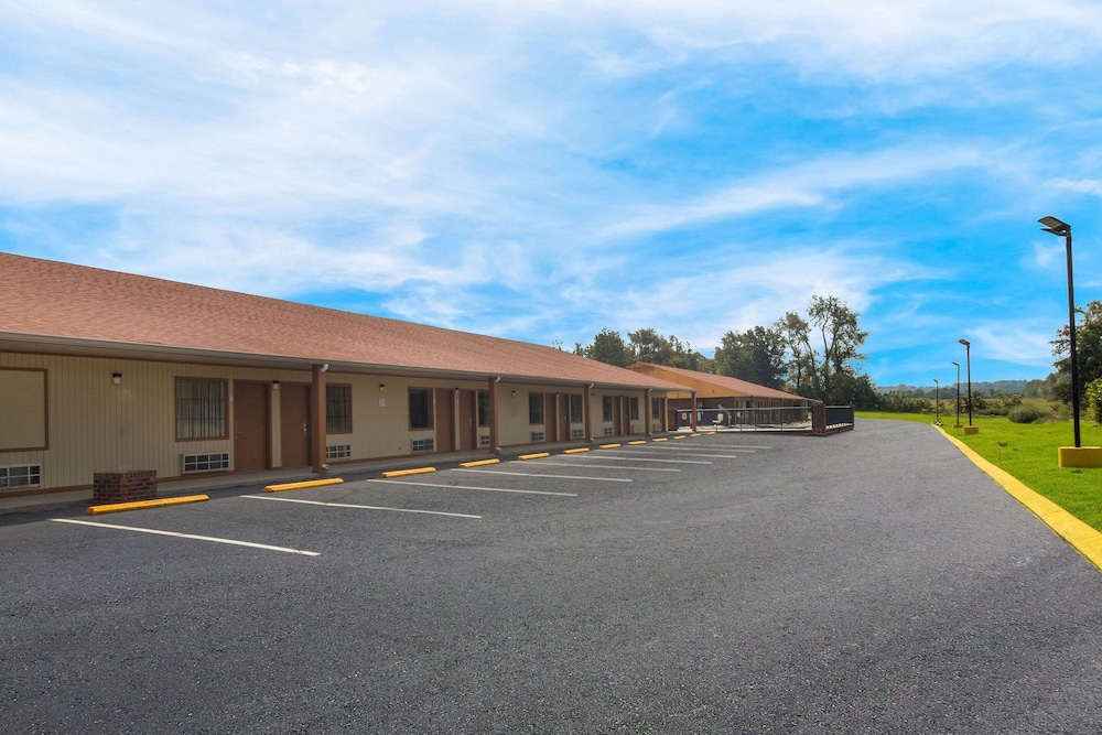 Econo Lodge Cornersville I 65 - photo 36