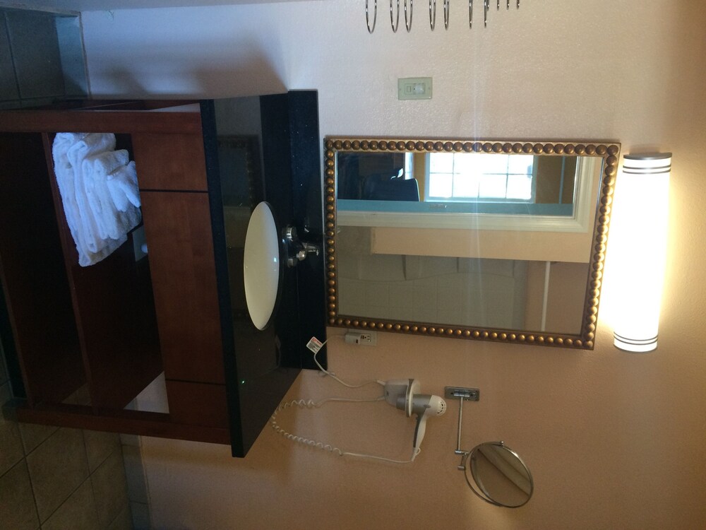 Long Beach Motel - photo 24