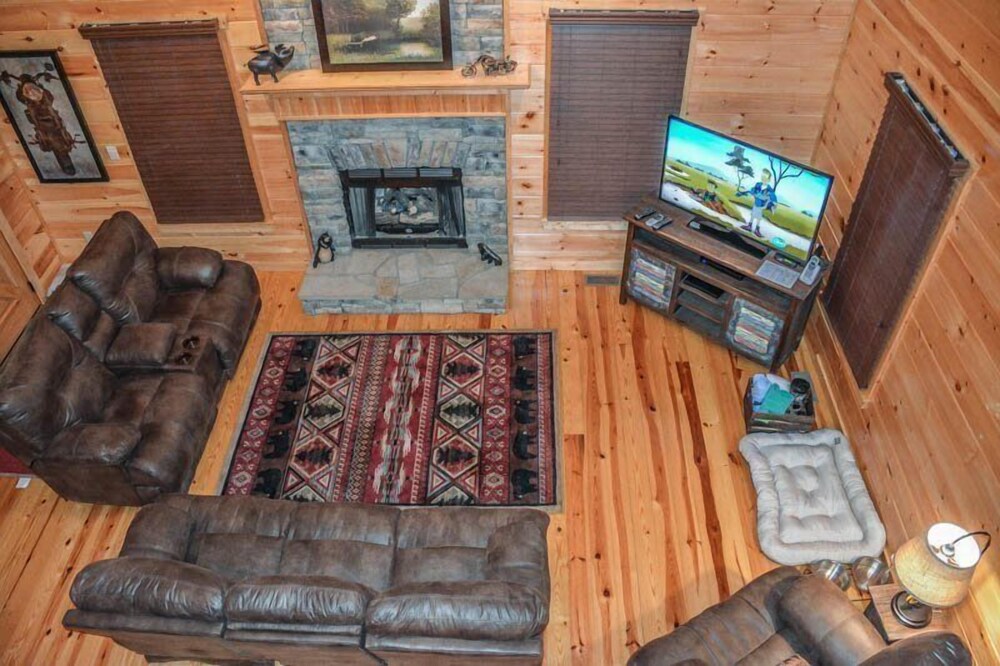 Harleys River Retreat Charming Cabin in Coosawattee River Resort Hot tub Ellijay - photo 9