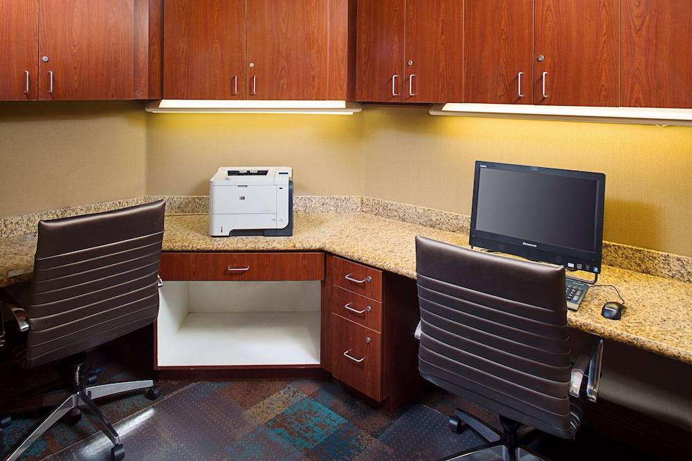 Hampton Inn & Suites Lancaster - photo 29