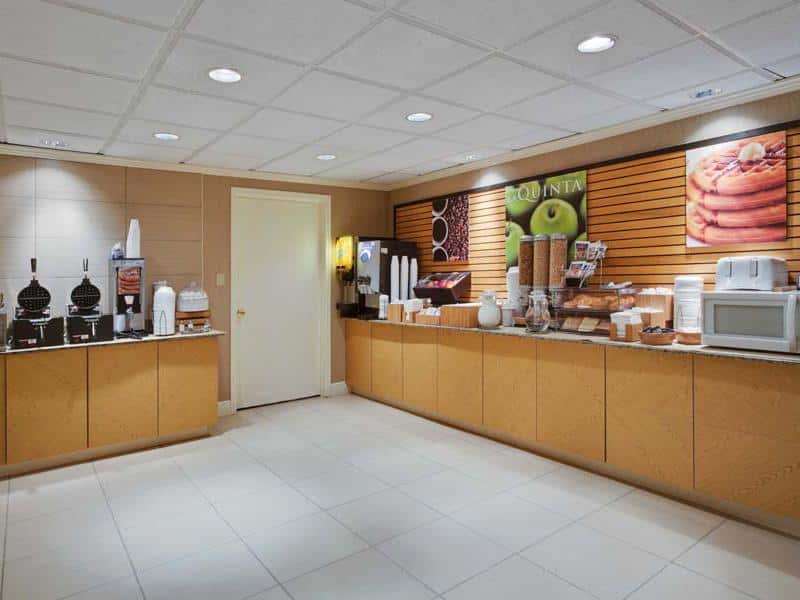 La Quinta Inn & Suites by Wyndham Naples East - photo 2