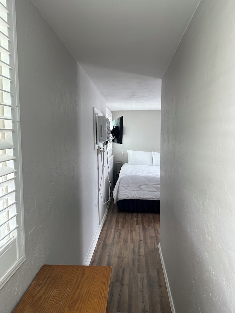 Vineyard Harbor Motel Private Beach - photo 306