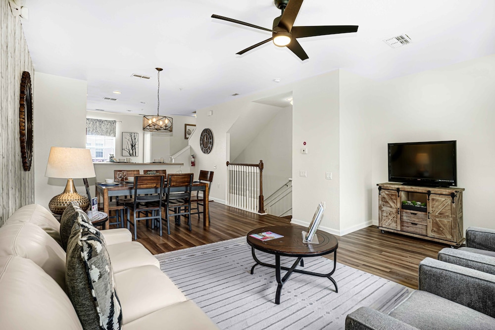 Spacious Townhome W patio & Garage Sleeps10 - photo 14