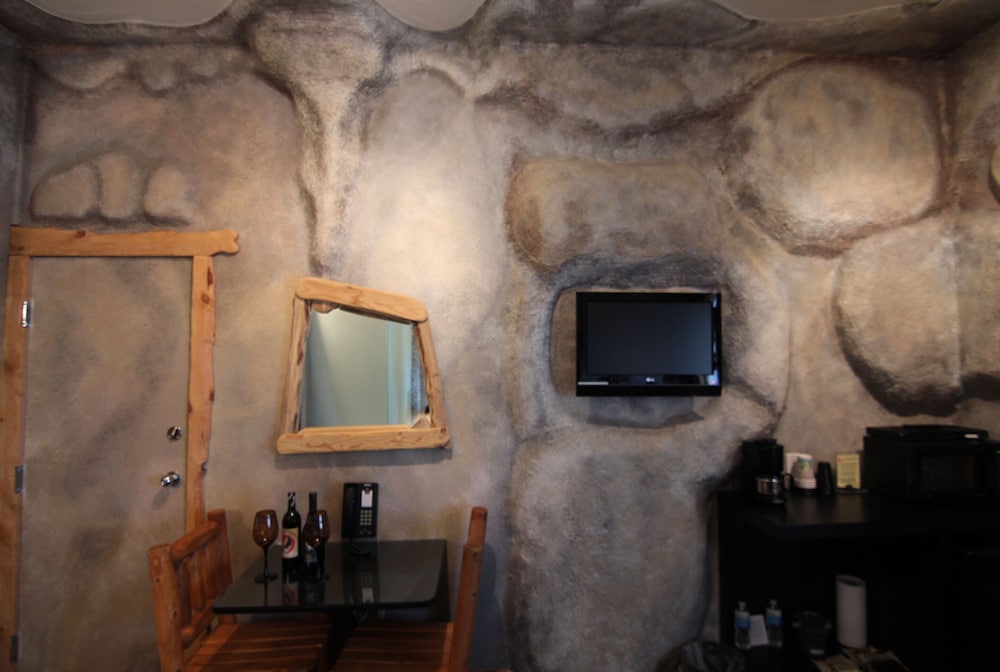 The Roxbury - photo 36