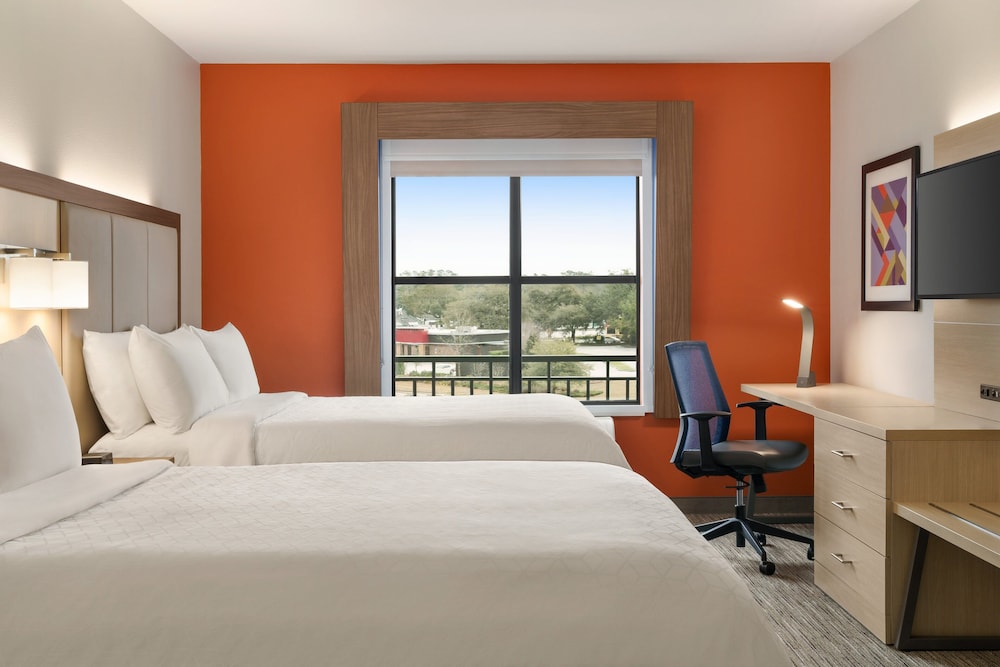 Holiday Inn Express & Suites Mt. Pleasant by IHG - photo 8