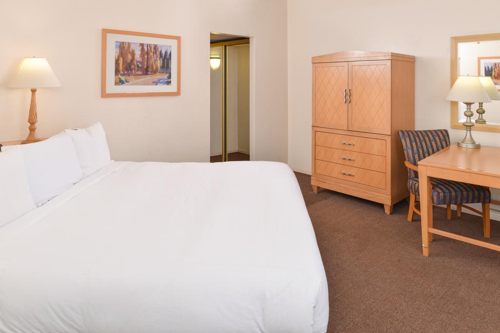 Red Lion Woodlake & Conference Center - photo 17