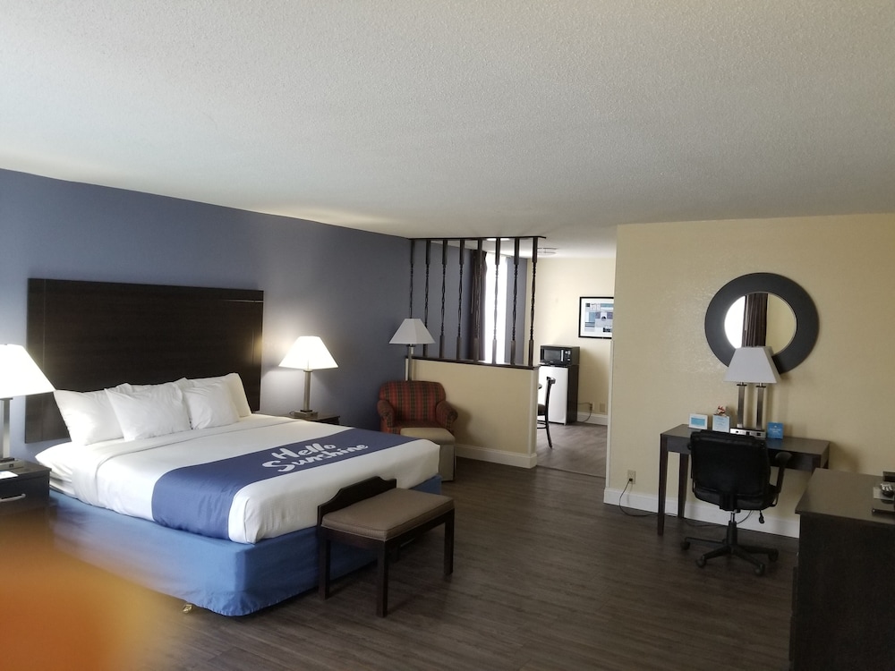 Days Inn by Wyndham Easley Greenville Clemson Area - photo 10