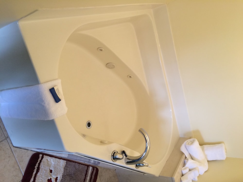 Hurricane Inn - photo 20