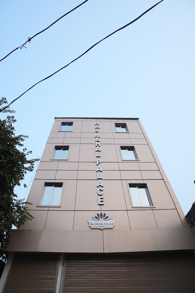 Hotel Rajmahal Palace in Allahabad, India
