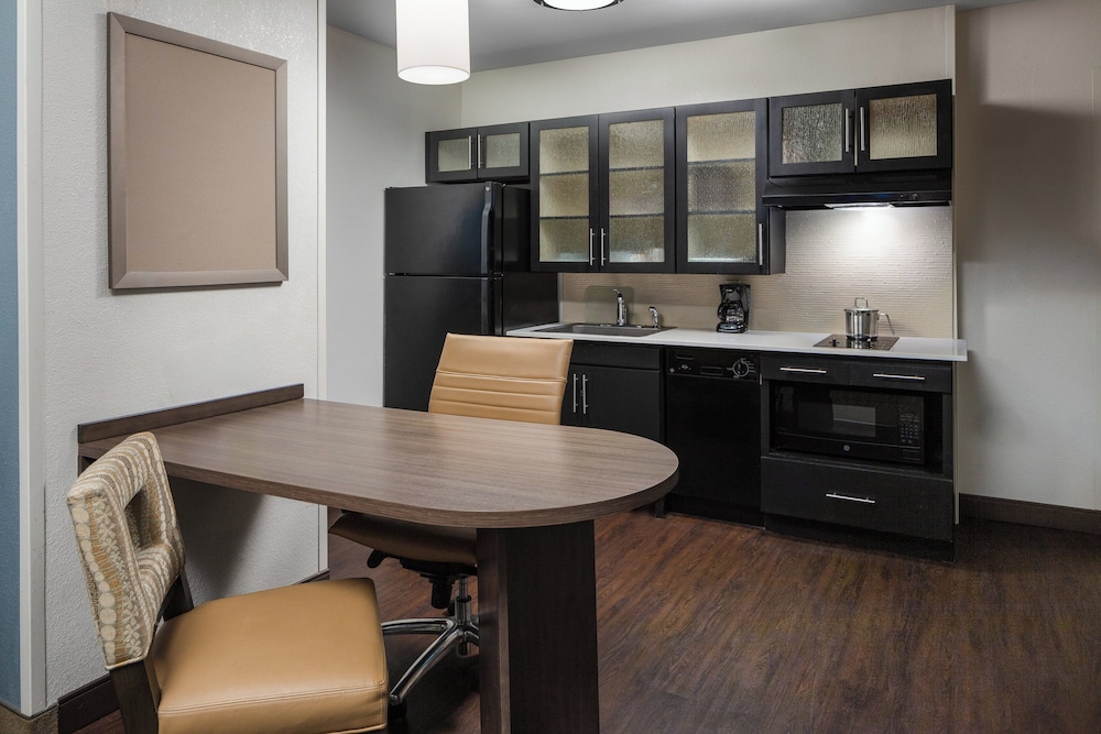 Candlewood Suites Omaha Airport by IHG - photo 13