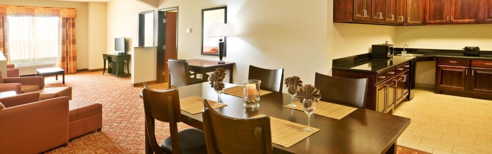 Lake Texoma Inn and Suites - photo 9