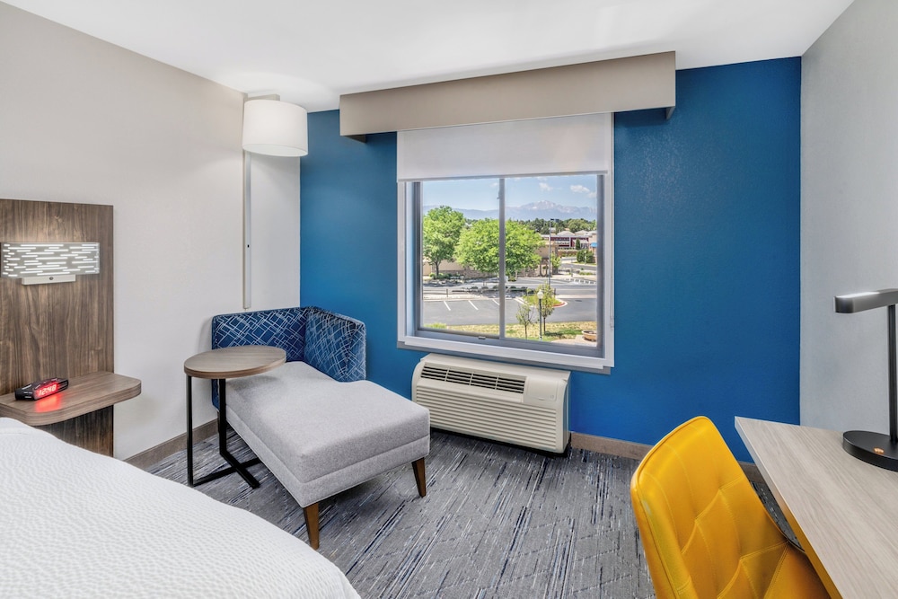 Holiday Inn Express & Suites Colorado Springs First & Main an IHG Hotel - photo 4