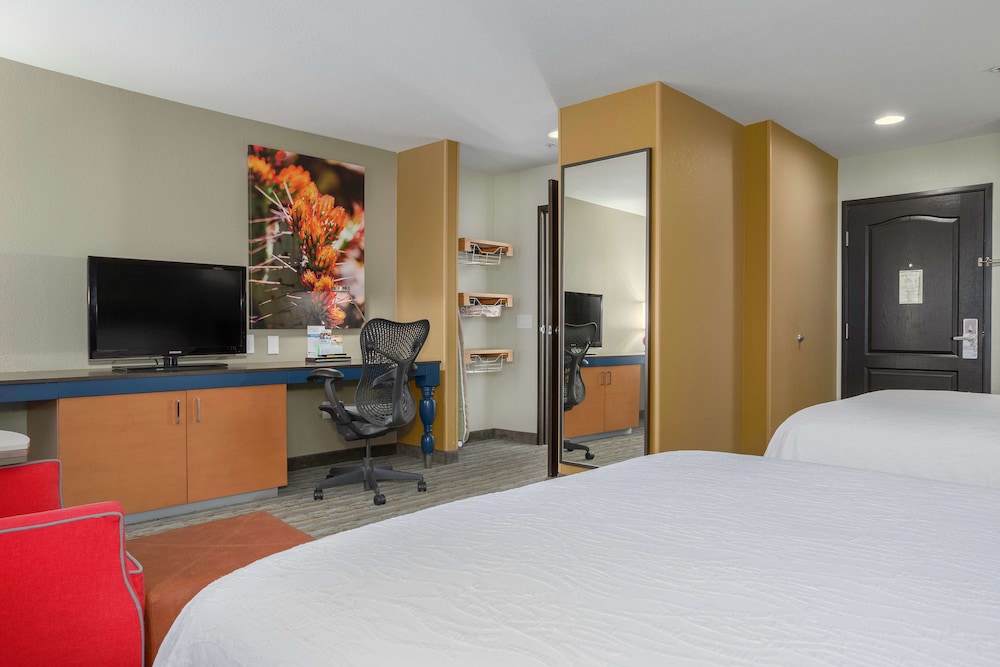 Hilton Garden Inn Phoenix Airport - photo 7