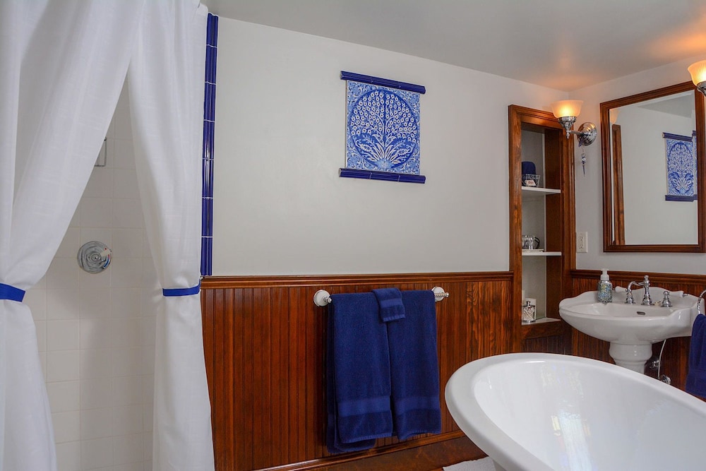 The Towers Bed & Breakfast - photo 24