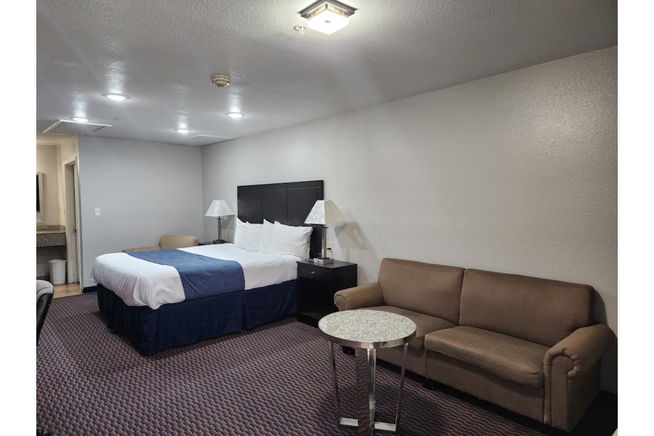 Atria Extended Stays By OYO Jourdanton - photo 13