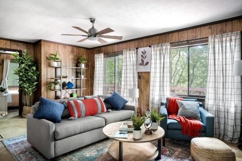 Hot Tub Deck Screened Porch Fire Pit & WiFi — hotel in Basye