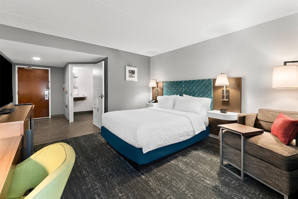 Hampton Inn & Suites Newtown - photo 70