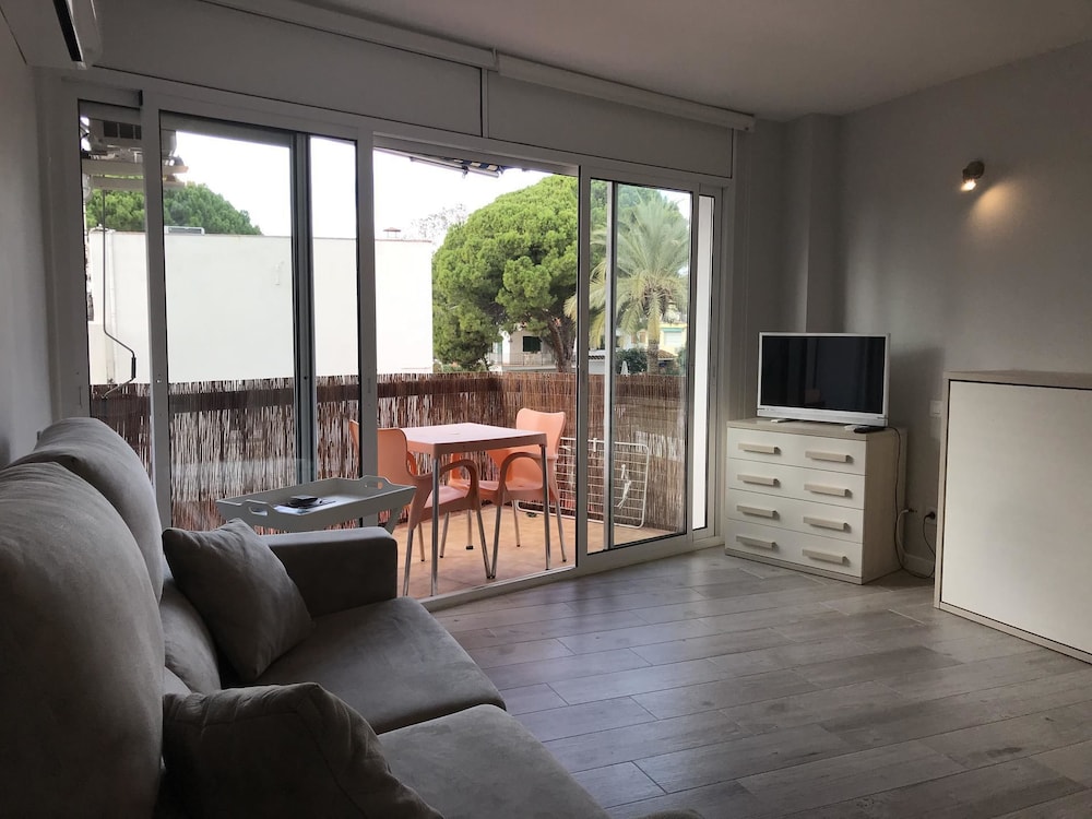 Estudio Reformado Regueral 123A in Cambrils, Spain