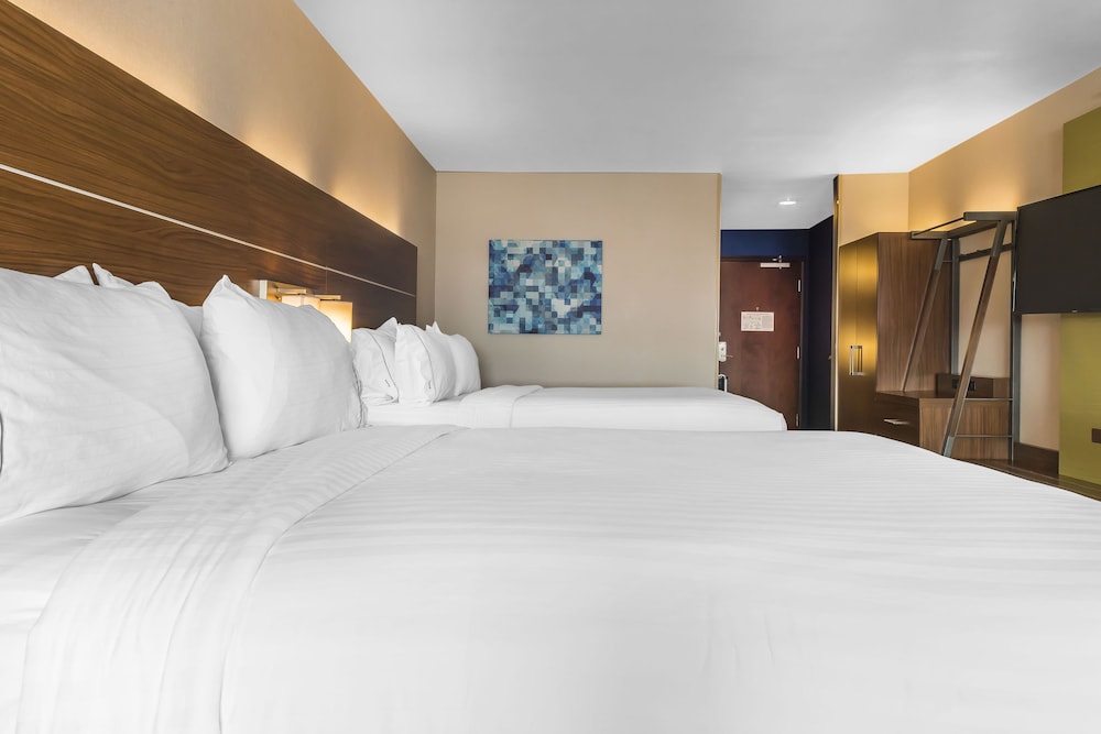 Holiday Inn Express & Suites Clarion By IHG - photo 15
