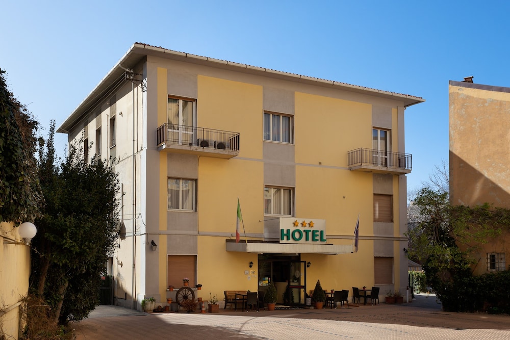 Parking Hotel Giardino in Livorno, Italy