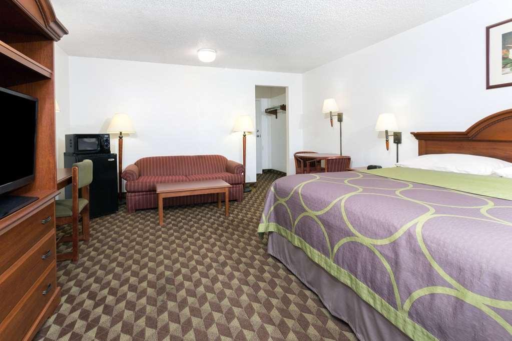 Super 8 by Wyndham Riviera Beach West Palm Beach - photo 6