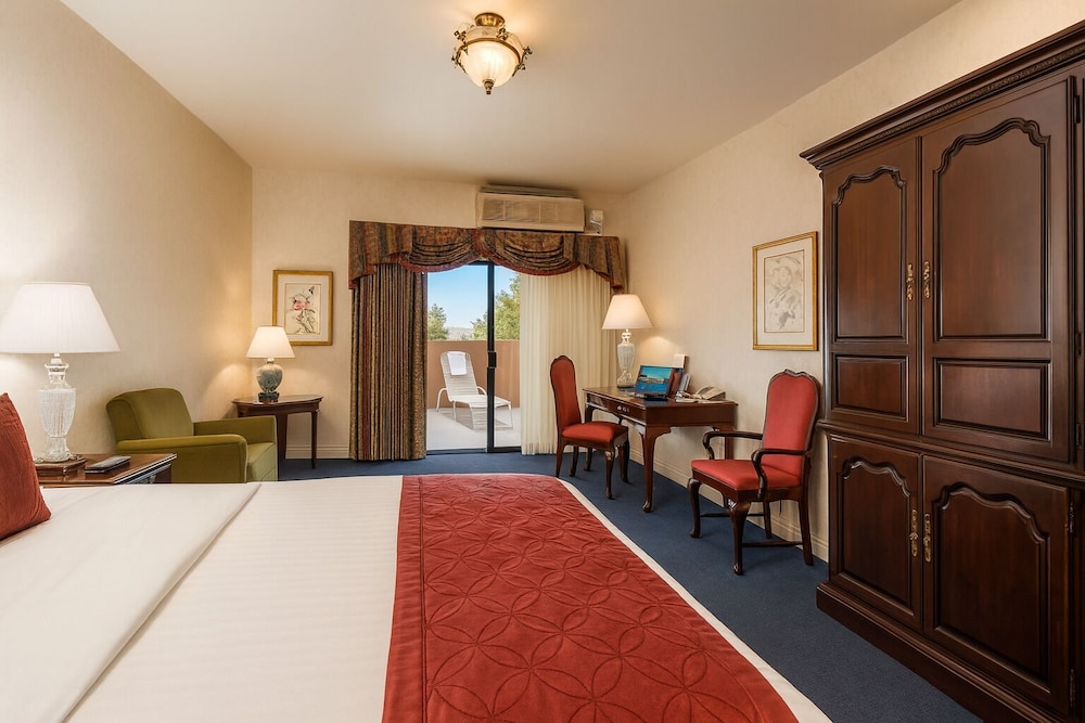 Carlyle Hotel - photo 10