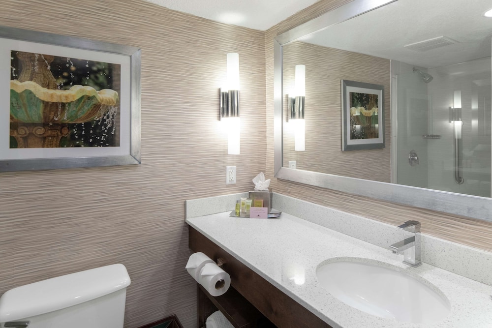DoubleTree by Hilton Hotel Jacksonville Airport - photo 37