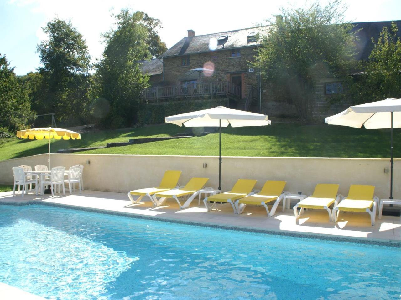 Spacious Holiday Home in Sussac With Pool — 4-Star Luxury Hotel in Chateauneuf-La-Foret, France
