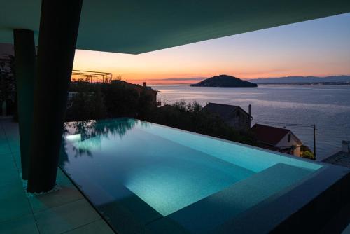 Villa Trinity Hillside villa with Sea View and Infinity Pool — 4-Star Luxury Hotel in Kali, Croatia