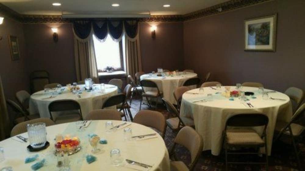 Hearthstone Inn & Suites - photo 33