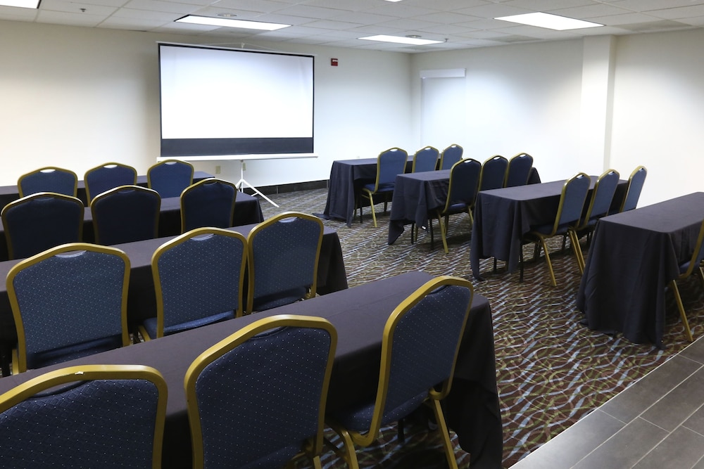 Holiday Inn Express Hotel & Suites Blythewood by IHG - photo 34