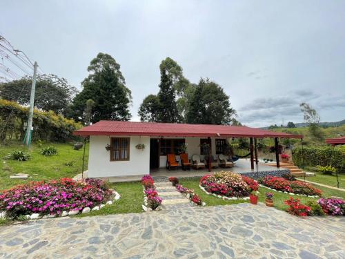 finca Encanto — 4-Star Luxury Hotel in Guarne, Colombia