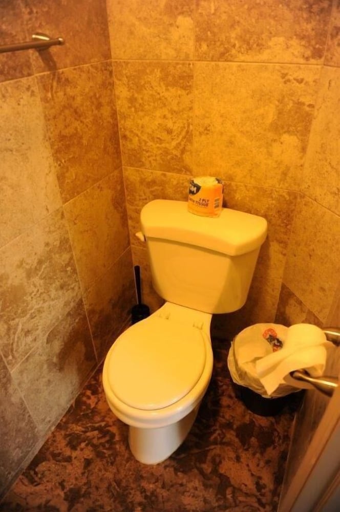 Camelot Inn at Honeyville - photo 9