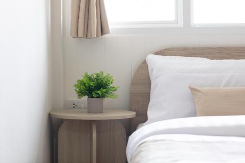Ease at Sathorn Hostel and Coworking Space