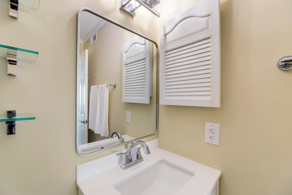 Emerald Isle Vacation Rental w Resort Pool — hotel in Emerald Isle