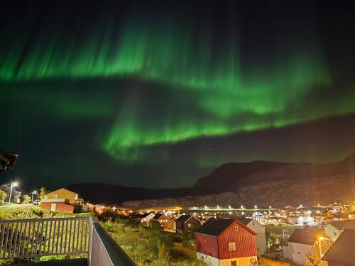 Nord Hus Service AS Deluxe Sauna Jakuzzi — 4-Star Luxury Hotel in Avanuorri, Norway
