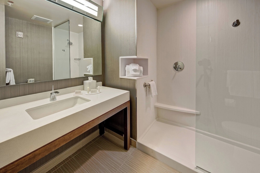 Courtyard by Marriott Kansas City Downtown Convention Center - photo 10