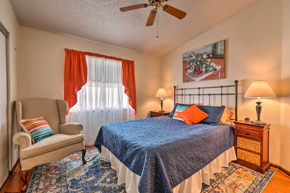 Lovely Lady Lake Home with Resort Amenities and Lanai - photo 2
