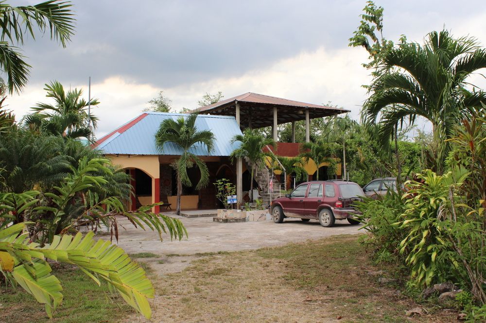 Super Palm Resort in Belmopan, Belize