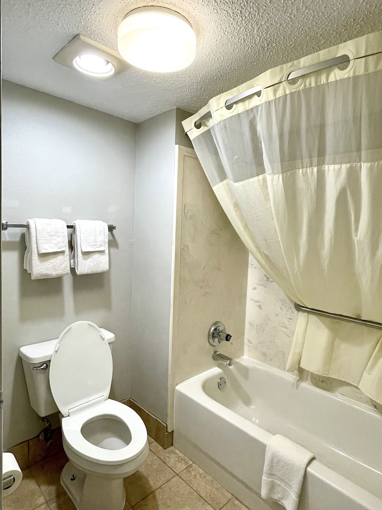 Luxury Inn and Suites - photo 8