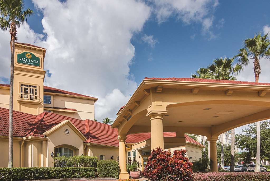 La Quinta Inn & Suites by Wyndham Orlando Airport North - photo 4